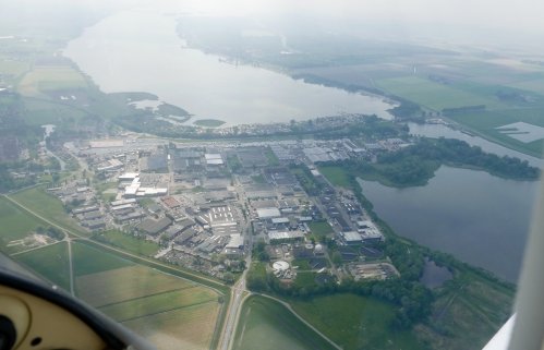Industrieterrein Elburg, with the Flevomeer (top left) and Drontermeer (bottom right)