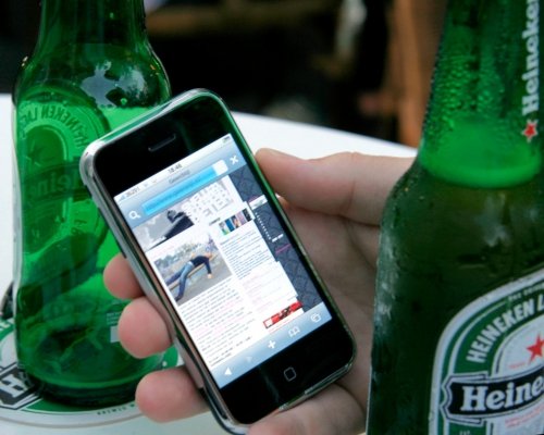 What seems normal today, was futuristic in 2008: browsing the web on a full touch screen device (while drinking beer)