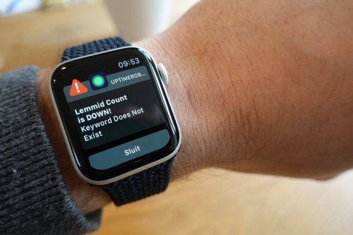 Downtime notifications on Apple Watch using UptimeRobot